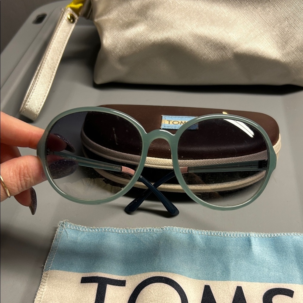 Toms Mint Green‎ Sunglasses with Case Classic 201